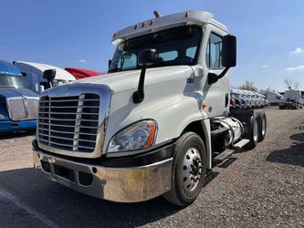 2013 Freightliner Cascadia Day Cab