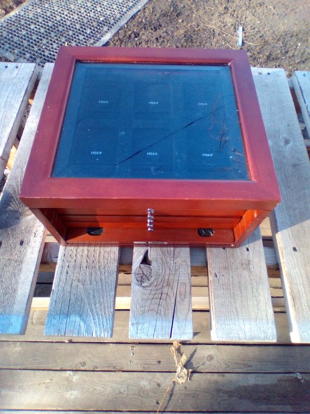COIN LOVERS COIN BOX SOLID RED OAK BOX FROM THE MINTCOMPANY RETAIL $149.99