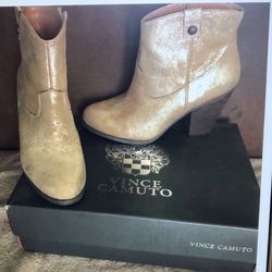 Women’s boots size 10 