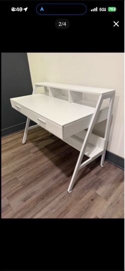 Modern White computer Desk with Hutch and Storage - In excellent condition!