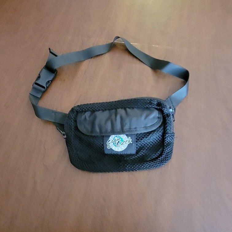 Eagle Creek Travel Gear Waist Bag Fanny Pack Black . Perfect shape, like
new. Please see photos for details. It is 8x6", adjustable waist
/shoulder,