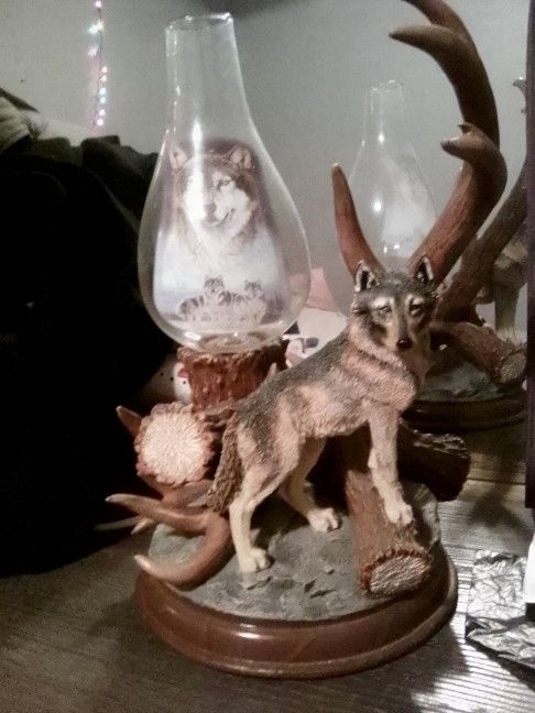 Wolf Lamp 