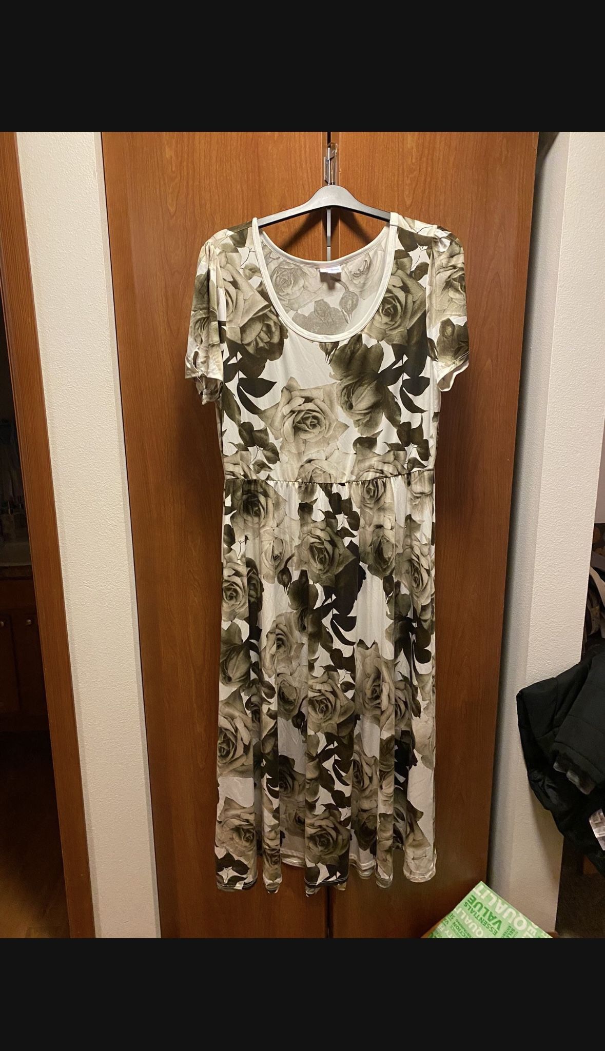 LuLaRoe Short Sleeved Maxi  Dress 2XL