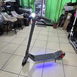PHANTOOM GOGO ELECTRIC SCOOTER 15MPH.
28MILES RANGE.
 LED HEAD LIGHT 
SMART SIDE LIGHTS. 
FOLDABLE