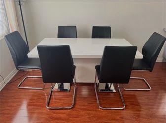 Dining table set
