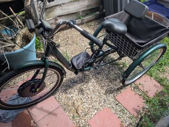 Electric Adult Tricycle with Rear Basket
