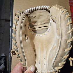 Girls Fast Pitch Softball Catchers Glove