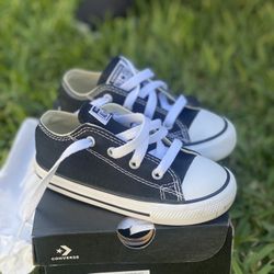 Chuck Taylor All Star Classic Toddler Low Top Shoe size 8