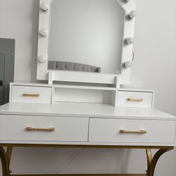 Vanity Table with Light-Up Mirror |Tocador con espejo iluminado
