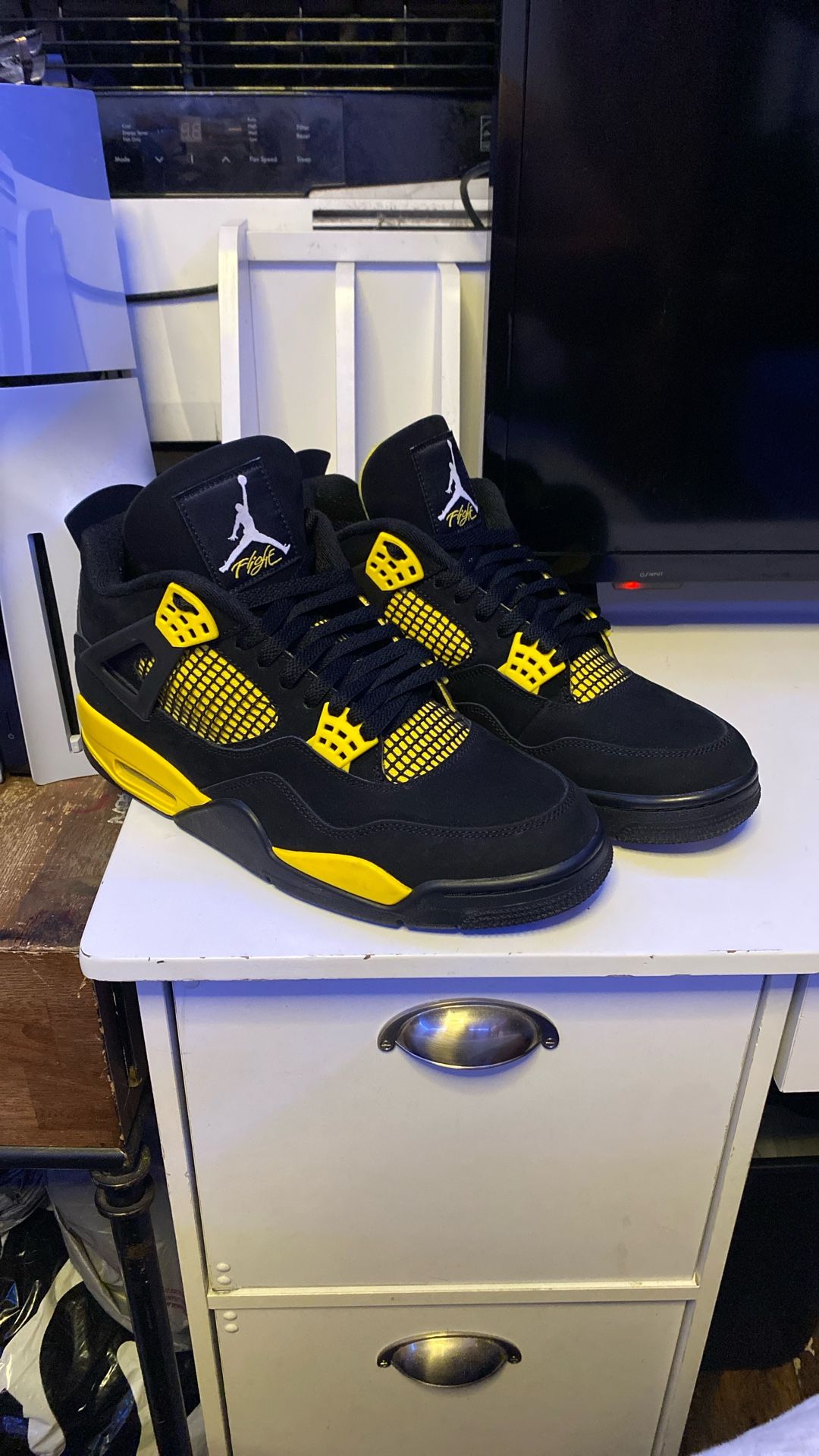 Jordan 4 Thunder