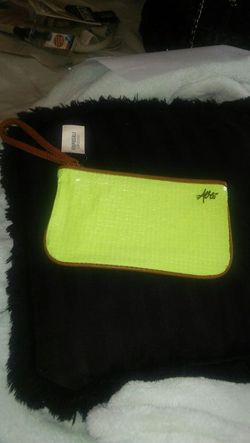 Aero wristlet nwt