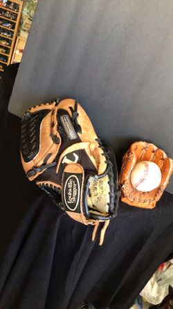 Louisville slugger baseball or softball glove size 12”