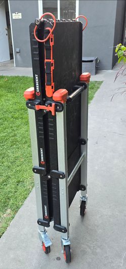 Crescent jobsite foldable cart