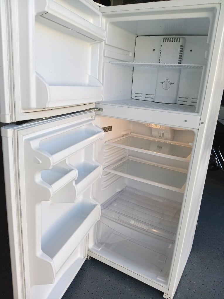 Refrigerator FREEZER Apartment Size 🤪 