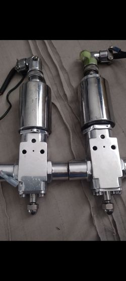 Hydraulic dumps