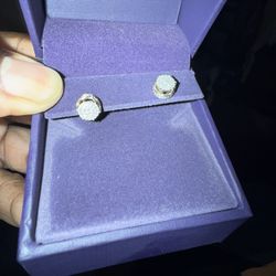 Multi-Diamond Frame Crown earrings