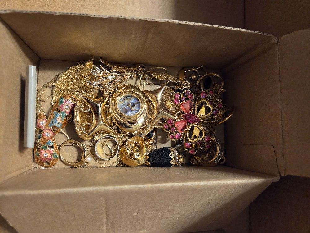 Tons Of Vintage Jewelry Is Not Gold But Will Not