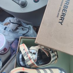Burberry Size 7.5c Sandals For Girls 
