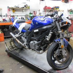 PARTED OUT - 2005 05-09 Suzuki SV650 SV650S - Motorcycle parts - 105671