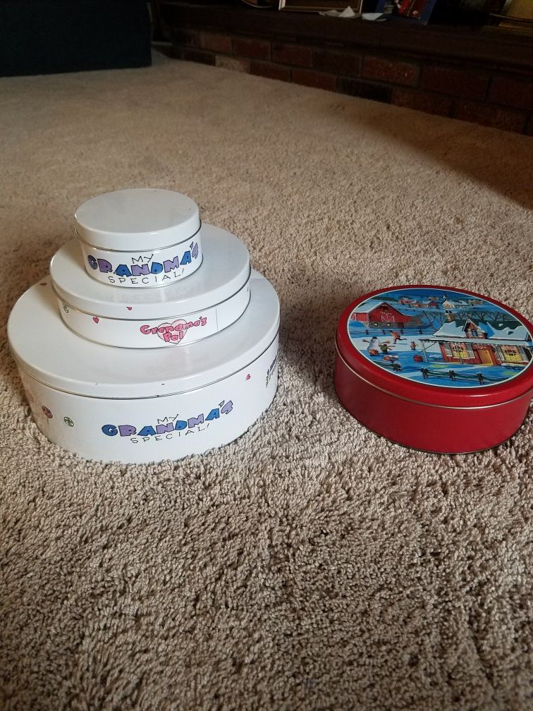 4 storage containers