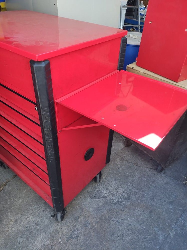 US General. Tool Box 6 Drawers Plus Top Storage. Has Keys. Needs Cleaning.