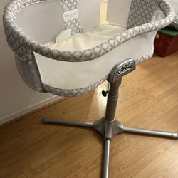 Halo Swivel Bassinet