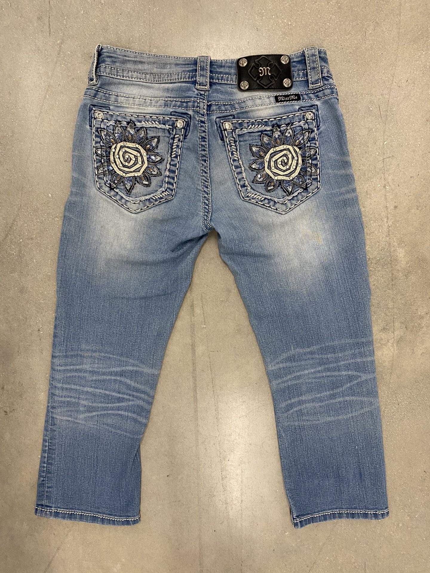 Miss Me Signature Cuffed Capri Jeans Size 27 - Main Image