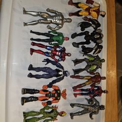 12 ACTION FIGURINES SMALL-MARVEL AND OTHERS