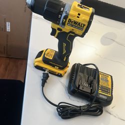 Hammer drill dewalt with battery and charger 