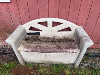 Rubbermaid Storage/Deck benches (2)