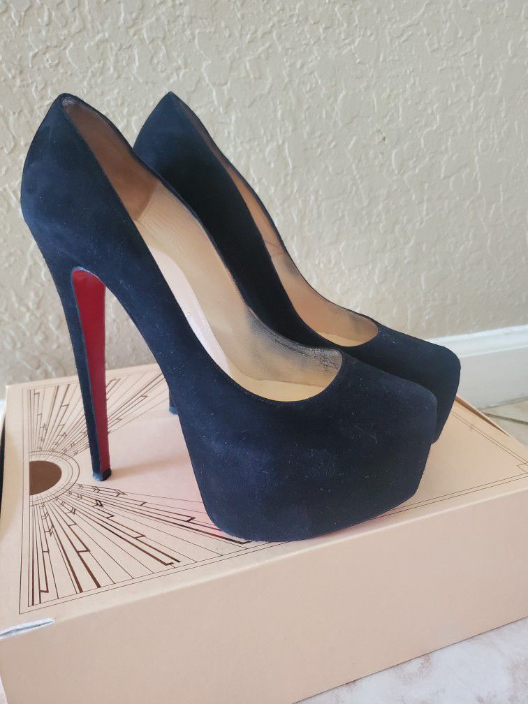 ægtemand Retningslinier mentalitet Authentic Christian Louboutin Shoes Size 38 1/2 for Sale in Pompano Beach,  FL - OfferUp