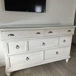 Broyhill Dresser 