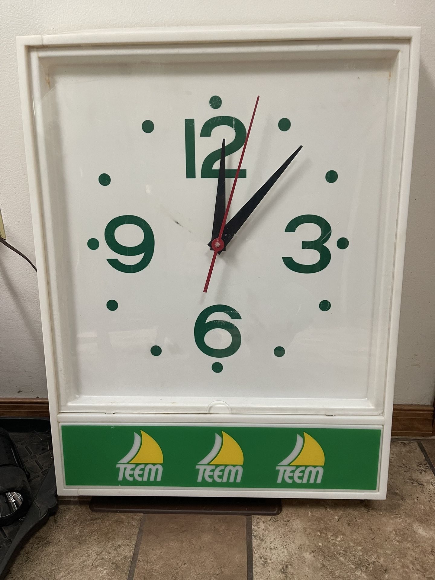 Teem Soda Clock 1980’s. Keeps Time. 19” W X 26” W X 3.5” D. Nice Collectable. You Pickup