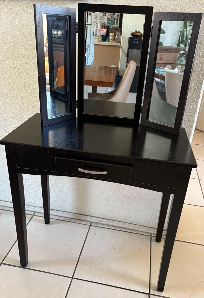 makeup furniture