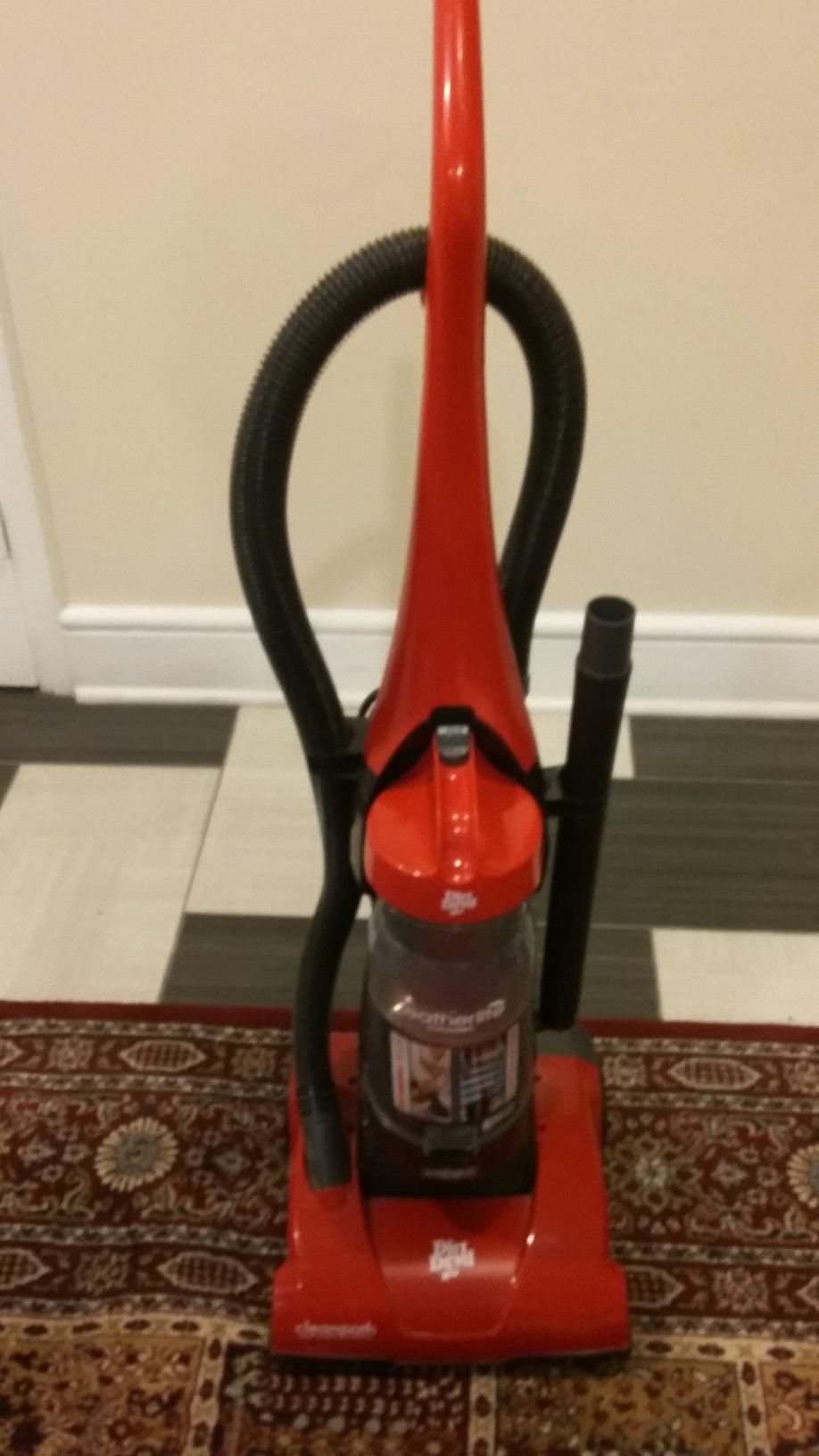 NICE DIRT DEVIL FEATHERLITE CYCLONIC PERFORMANCE BAGLESS VACUUM CLEANER EXCELLENT CONDITION LIKE NEW