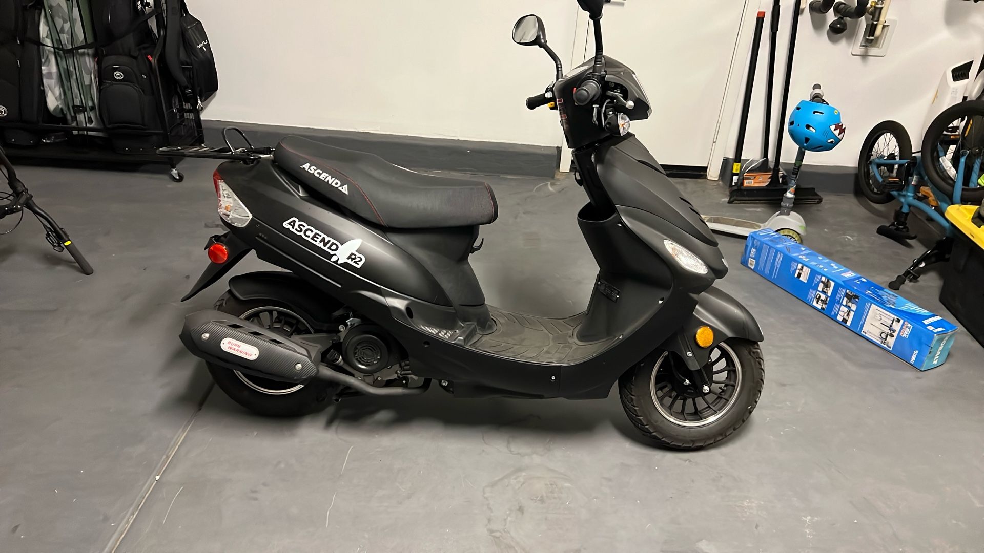 IceBear R2-PMZ50-4 50cc Scooter Automatic Electric And Kick Start