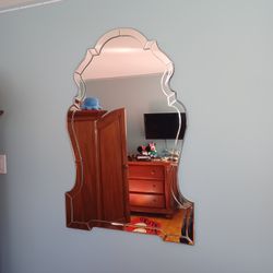 Beautiful decorative mirror. 29 X 43. Perfect condition