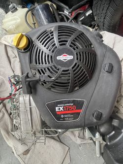 Brand New, never used Briggs & Stratton EX1750 vertical (bottom) shaft engine.