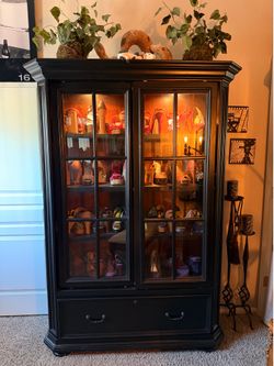 2 Matching Bookcases or Hutches