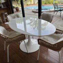 White Oval Table & Wicker chairs 