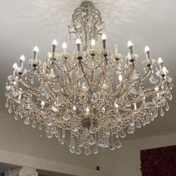24-flame Maria Theresa crystal chandelier with the square hand-cut