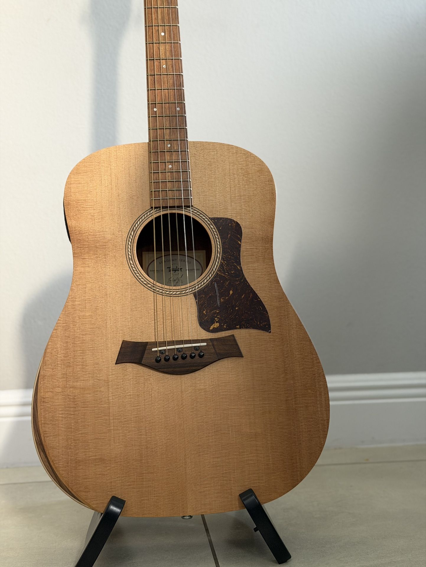 BRAND NEW Taylor guitar academy 10e
