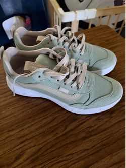 Vans women’s Range EXP