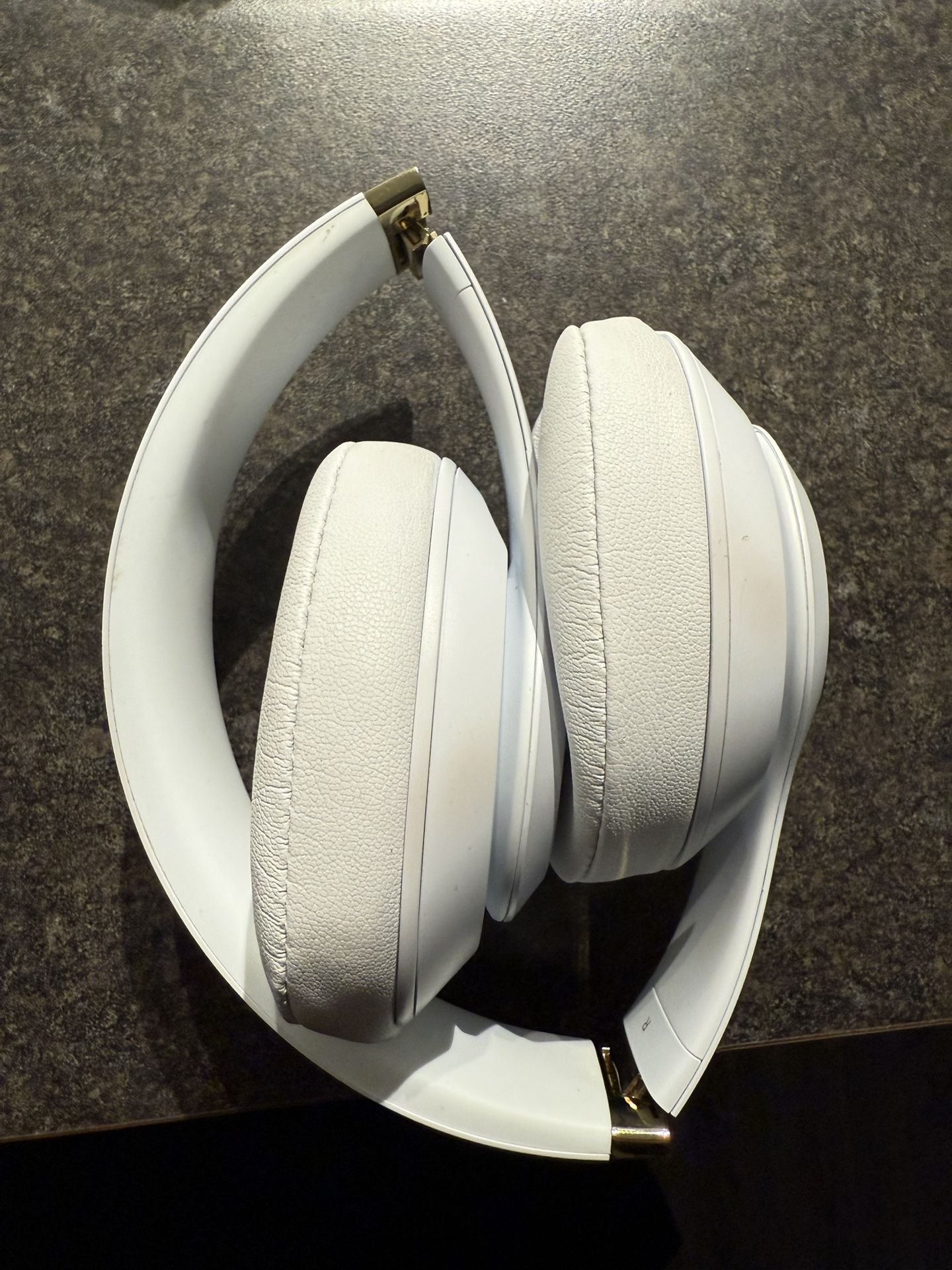 All White Beats Studio 3