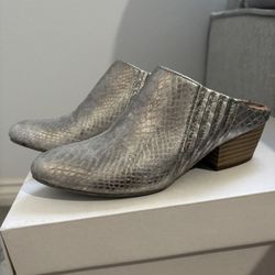 BCB generation silver leather Lori Mules
