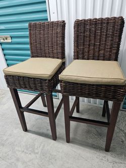 Rattan High Bar Stools set.