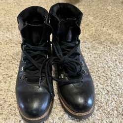 Size 6 Women’s Boots