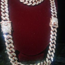 Imported Rare Rose 🌹🥀Gold Millionaire Executive Rapper Heavy Resizable Watch Long Lasting Lab Diamond Two 16" Short choker & One Long 26" Chain Set 