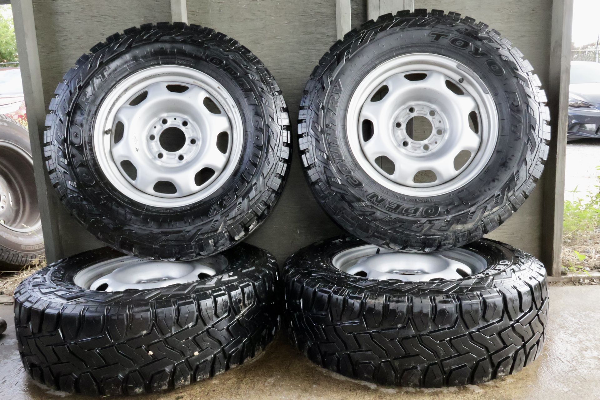 Toyo Open Country M/T Tires – Size 1L1266/70807 121/18G