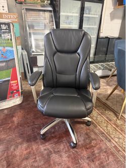 Office chair new Serta